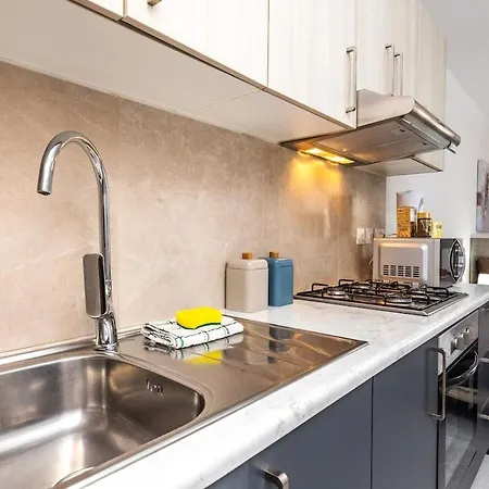 Luigi * St. Paul's Bay